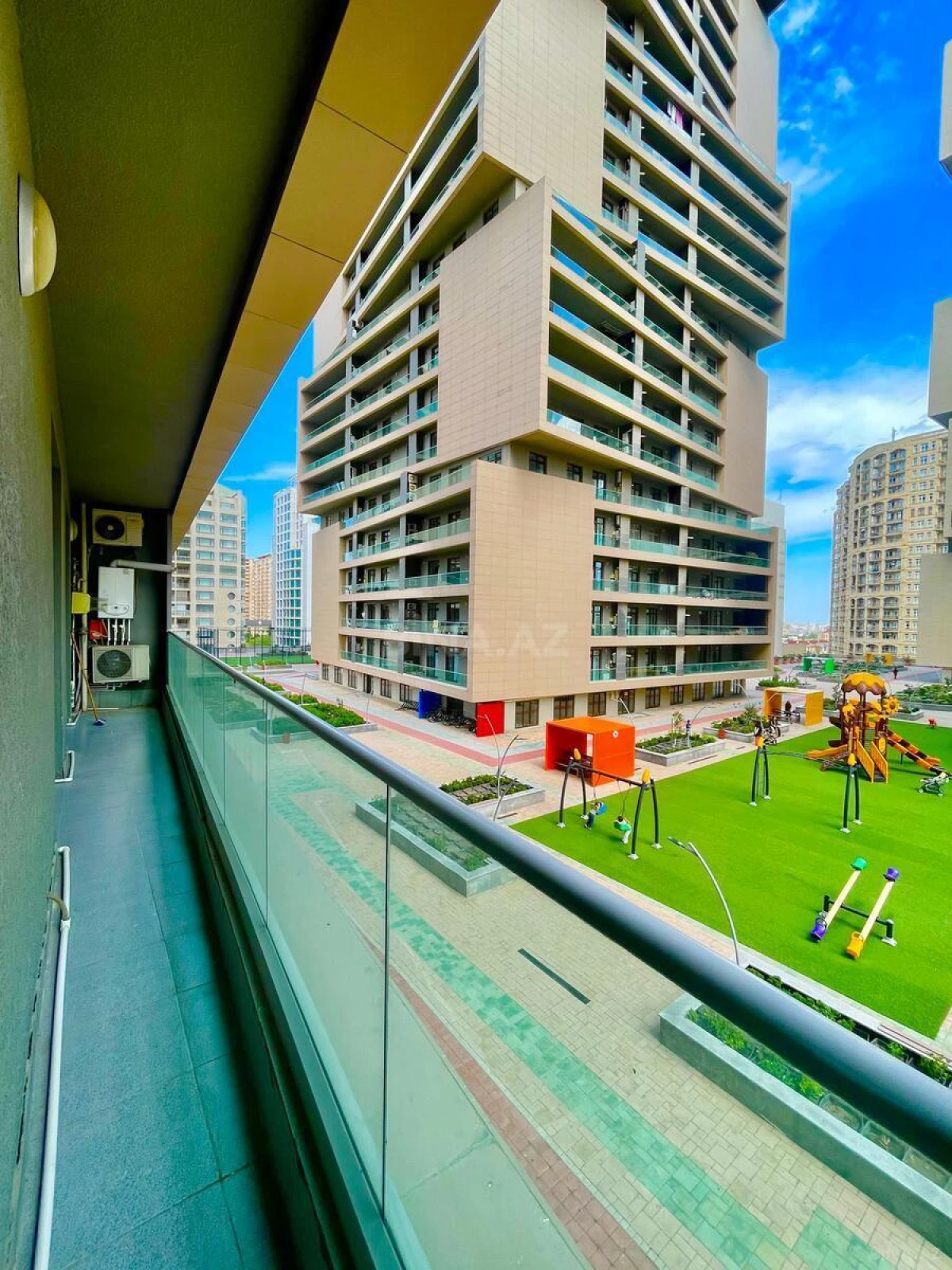 Kirayə verilir 2 otaqlı mənzil 107 m²