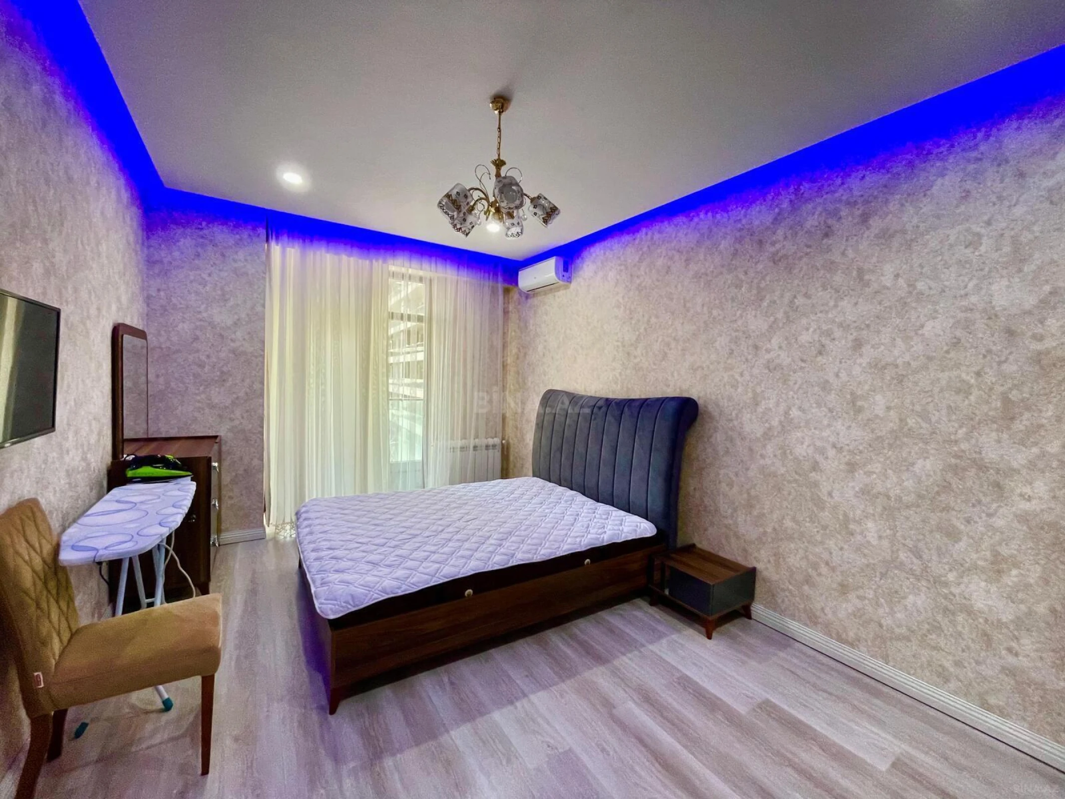 Kirayə verilir 2 otaqlı mənzil 107 m²
