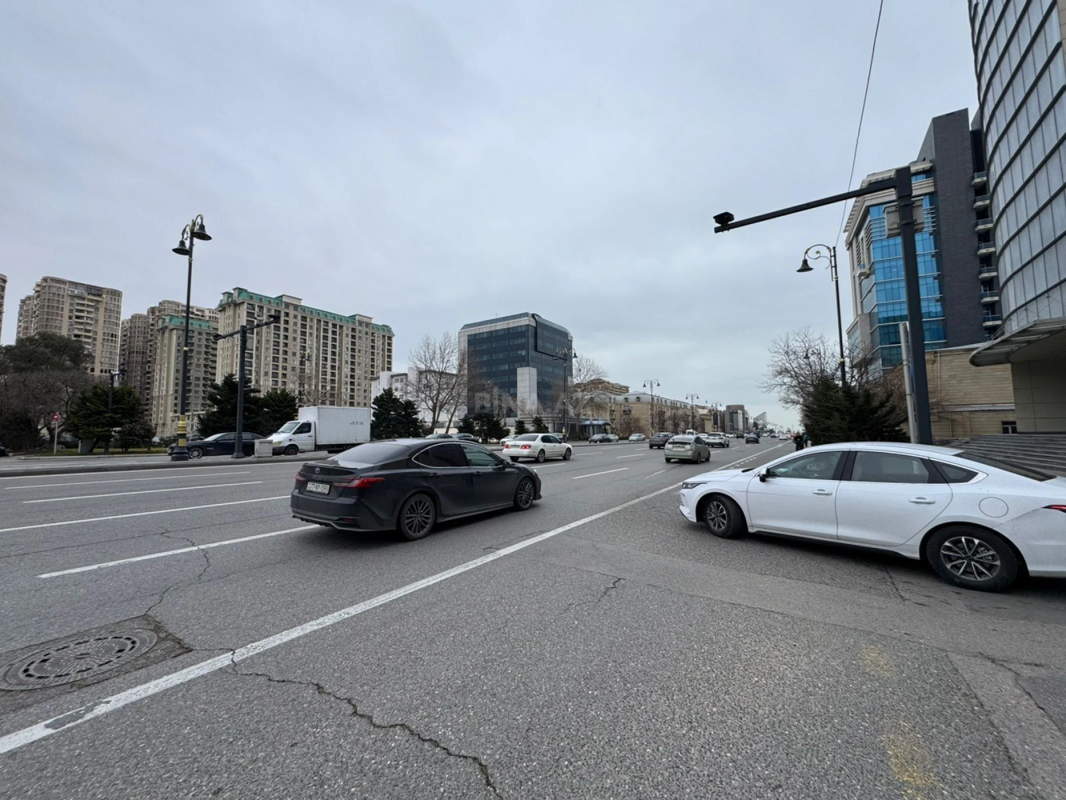 Satılır 4 otaqlı mənzil 252 m²