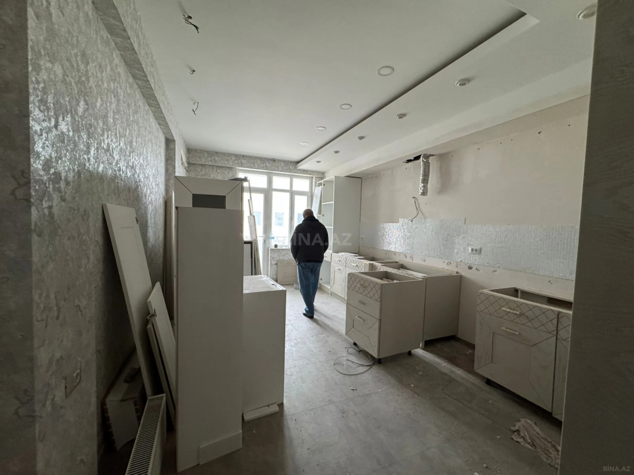 Satılır 4 otaqlı mənzil 252 m²