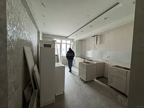 Satılır 4 otaqlı mənzil 252 m²