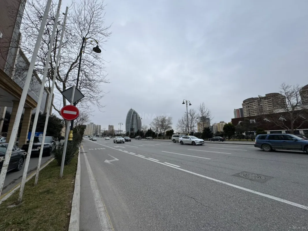 Satılır 4 otaqlı mənzil 252 m²