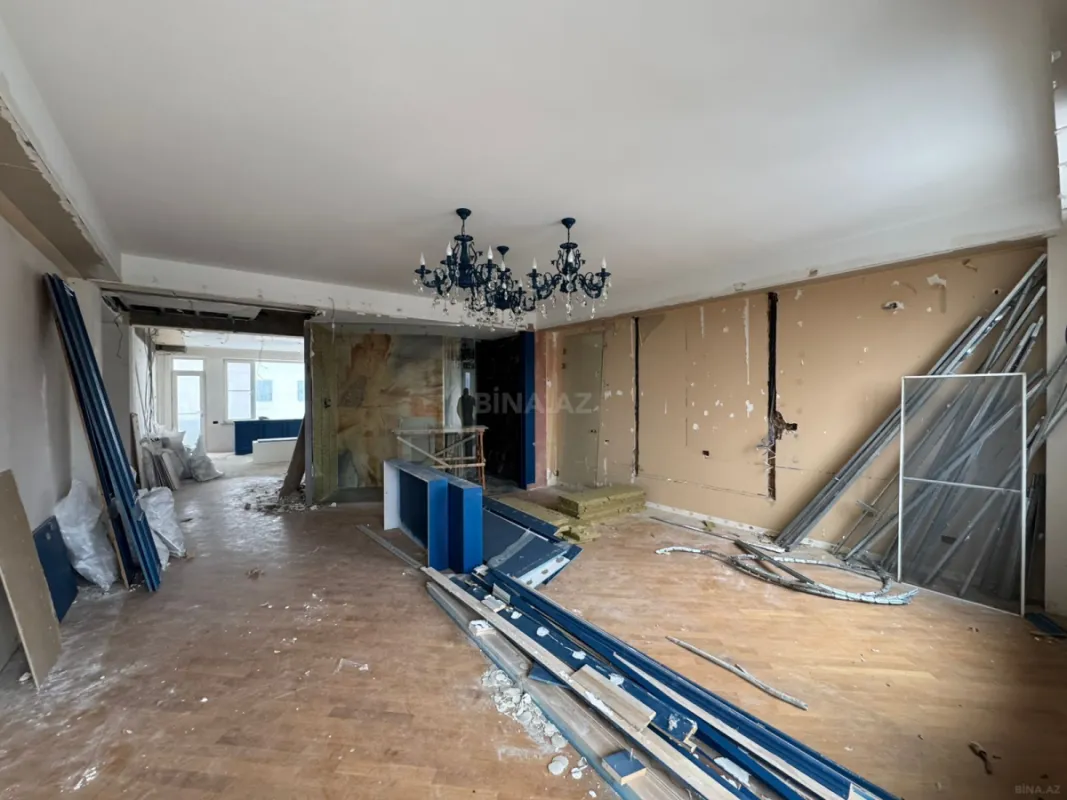 Satılır 4 otaqlı mənzil 252 m²