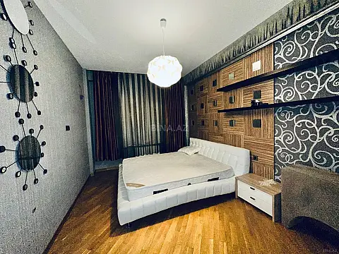 Kirayə verilir 4 otaqlı mənzil 170 m²