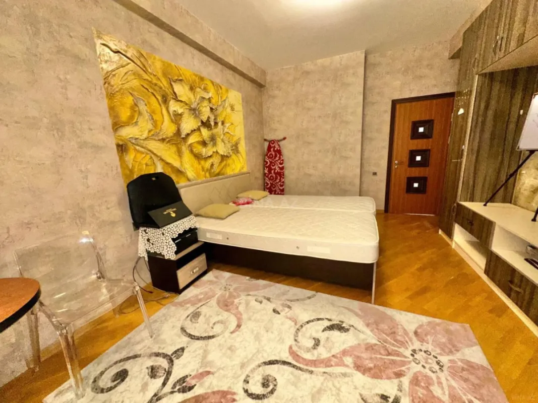 Kirayə verilir 4 otaqlı mənzil 170 m²