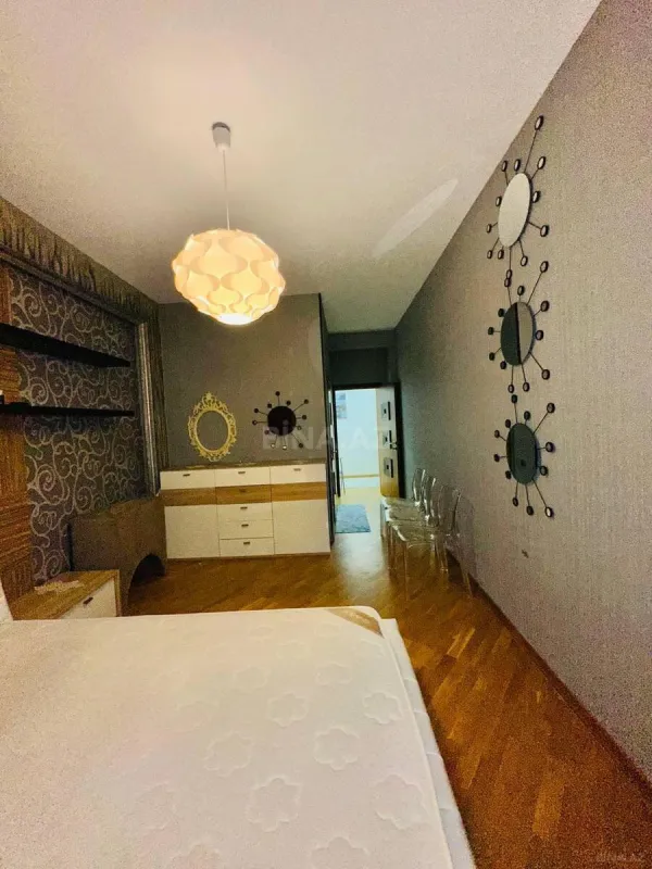 Kirayə verilir 4 otaqlı mənzil 170 m²