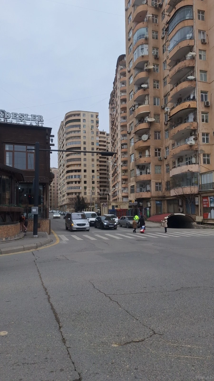 Satılır 3 otaqlı mənzil 117 m²