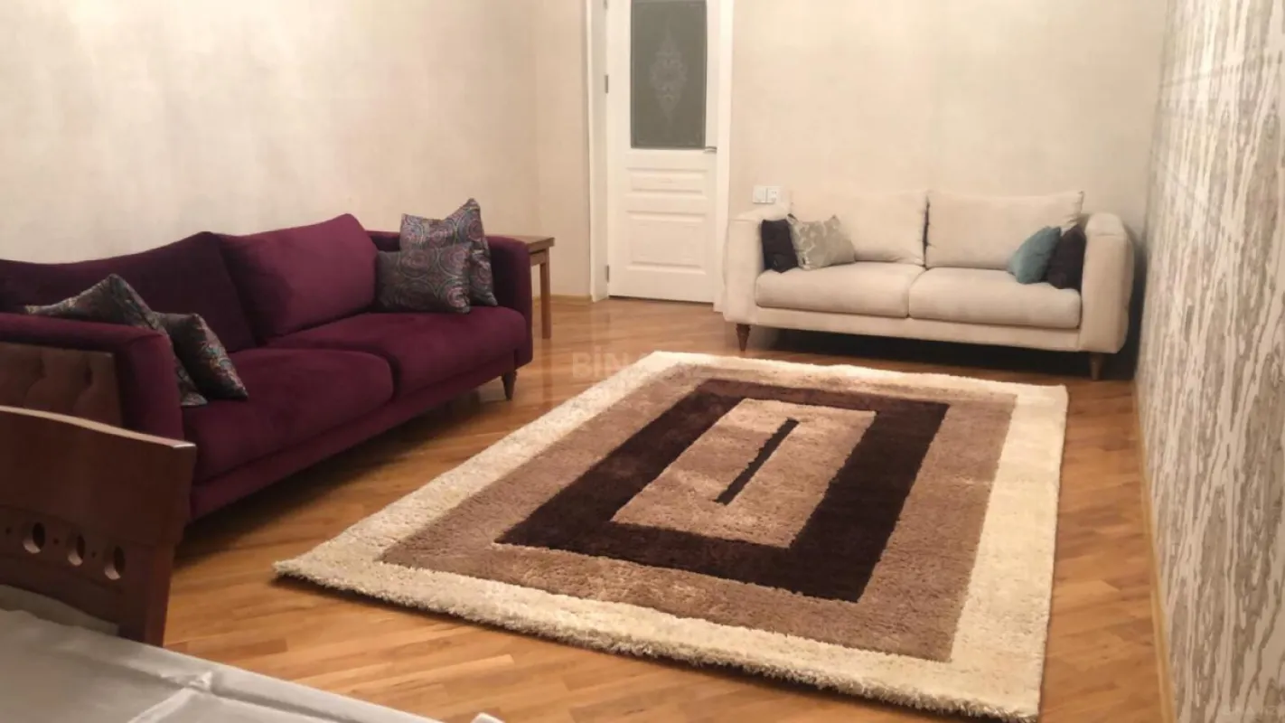 Kirayə verilir 2 otaqlı mənzil 80 m²