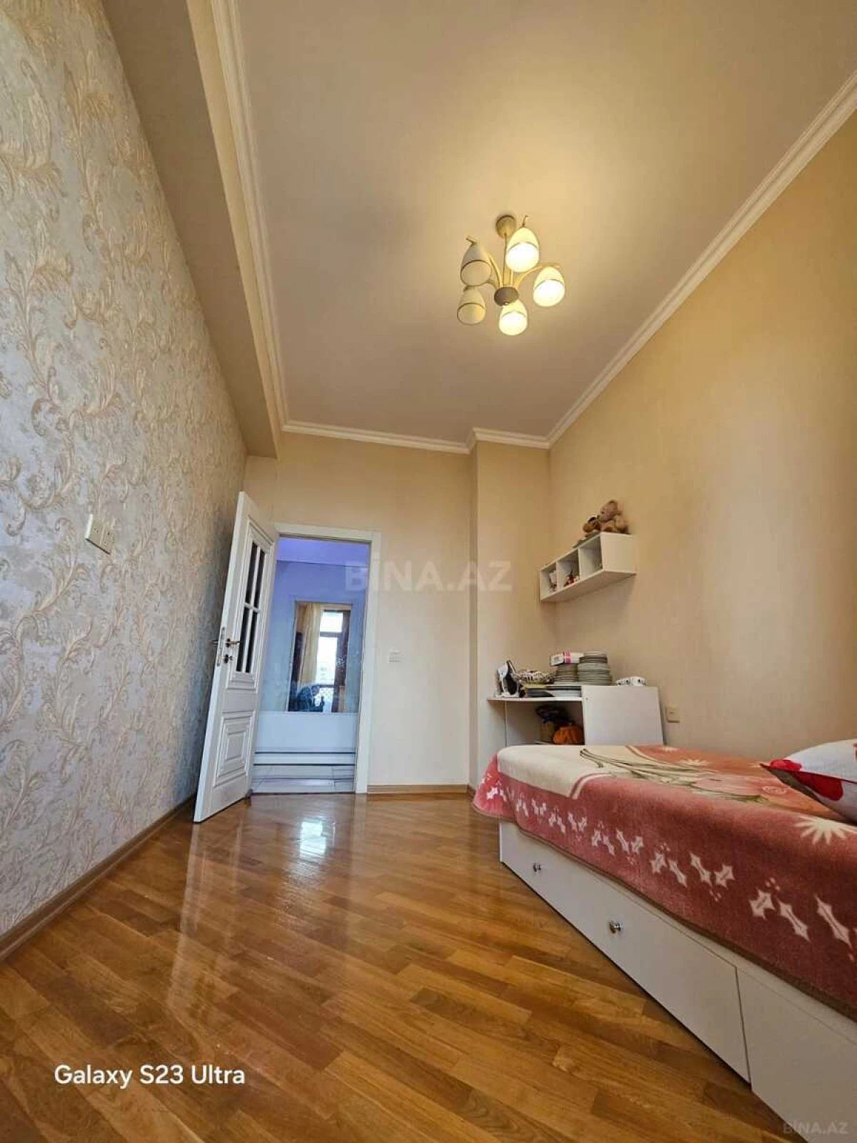 Satılır 5 otaqlı mənzil 120 m²