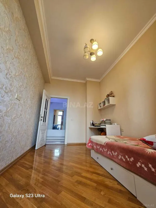 Satılır 5 otaqlı mənzil 120 m²
