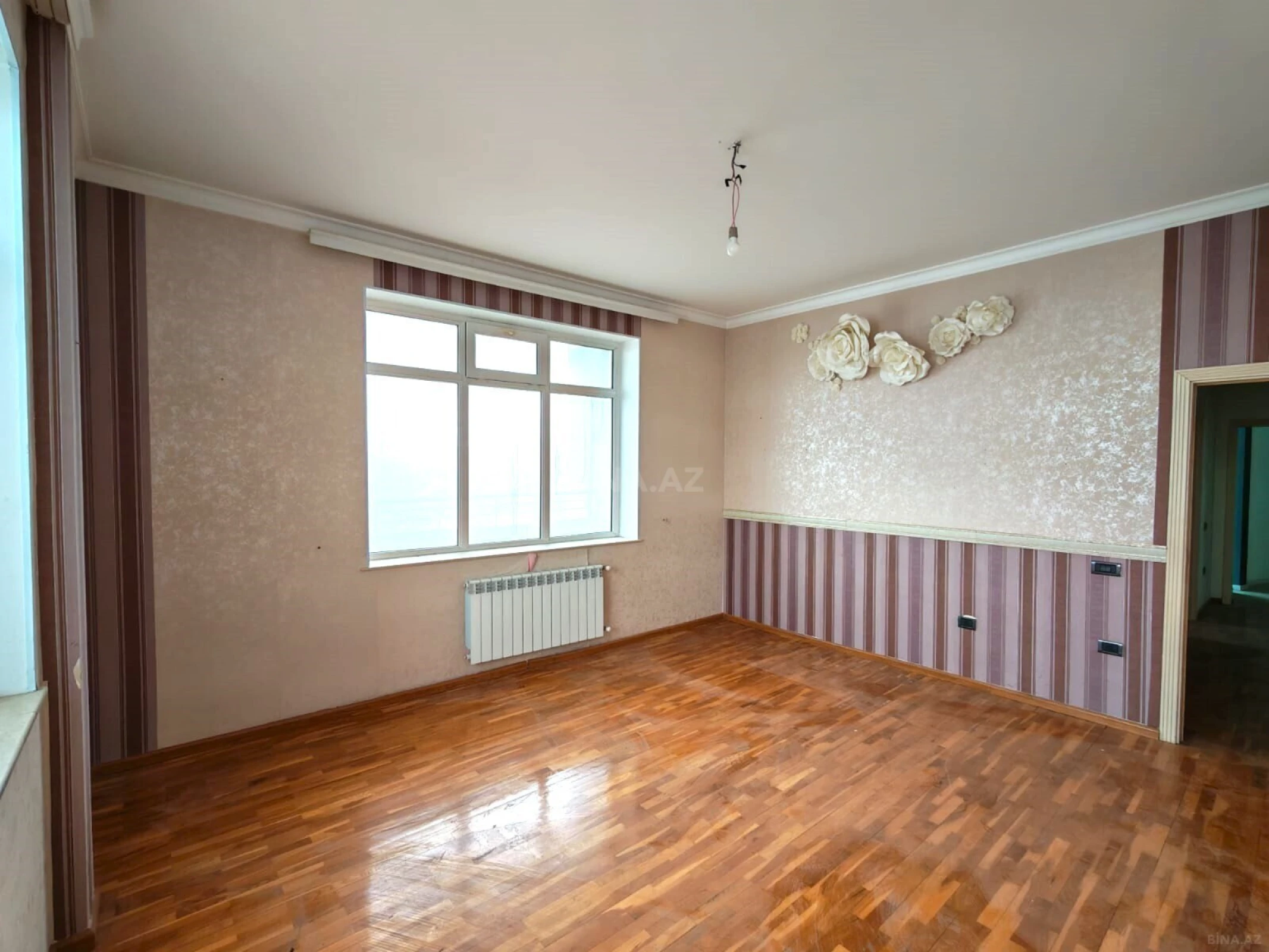 Satılır 3 otaqlı mənzil 180 m²