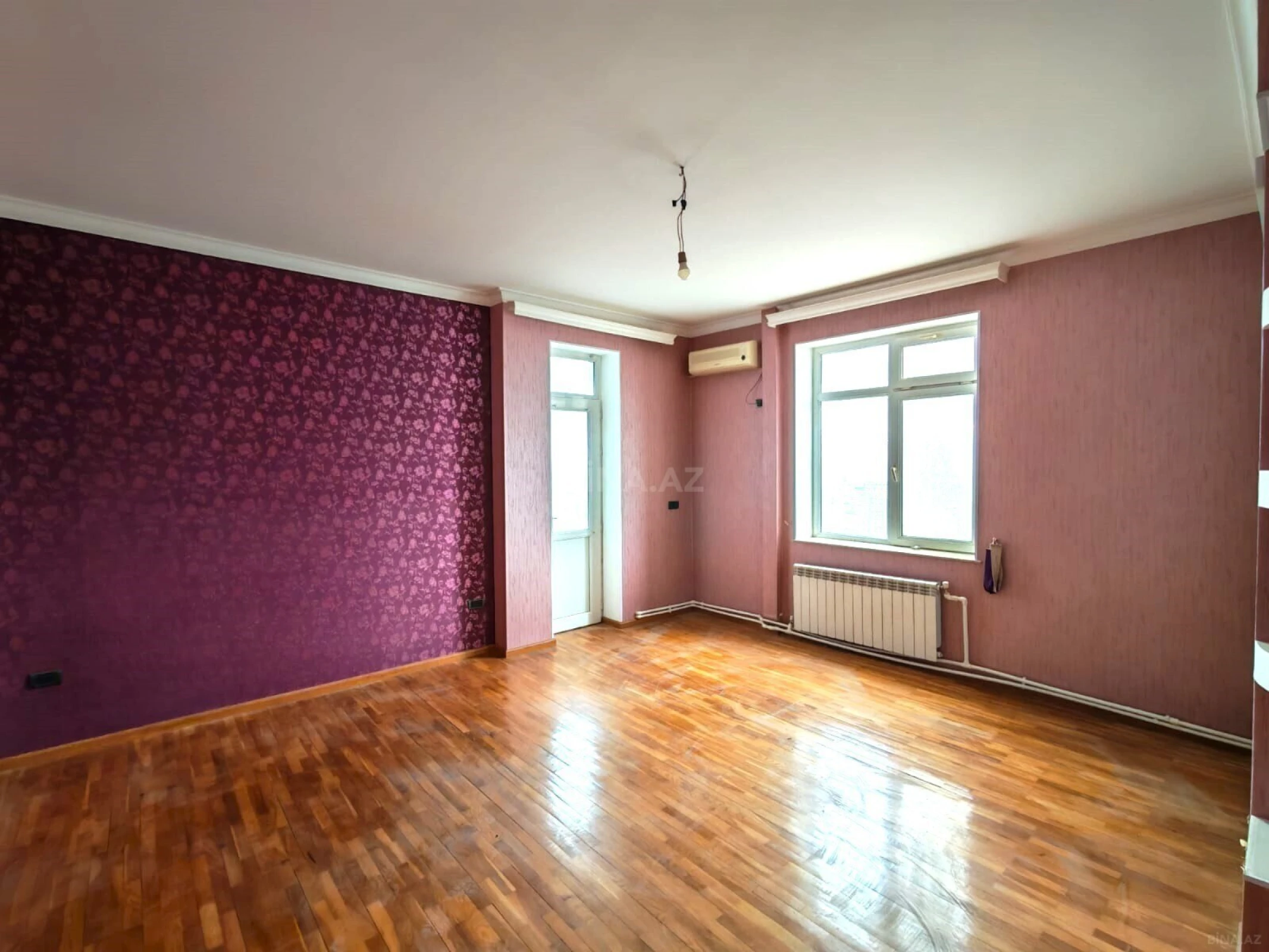 Satılır 3 otaqlı mənzil 180 m²
