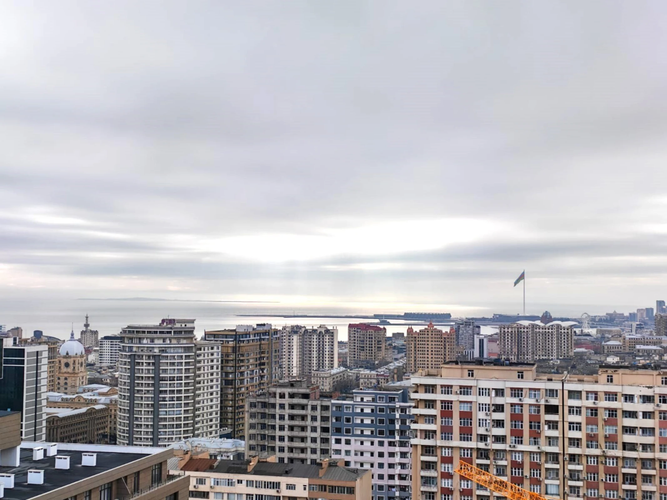 Satılır 3 otaqlı mənzil 180 m²