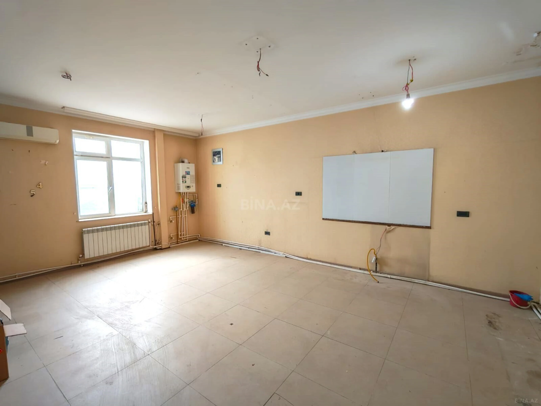 Satılır 3 otaqlı mənzil 180 m²