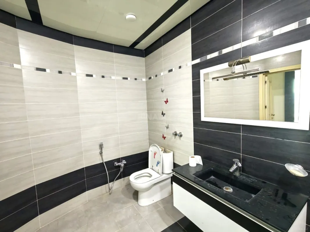 Satılır 3 otaqlı mənzil 180 m²