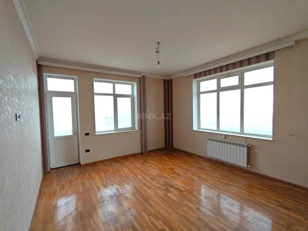 Satılır 3 otaqlı mənzil 180 m²