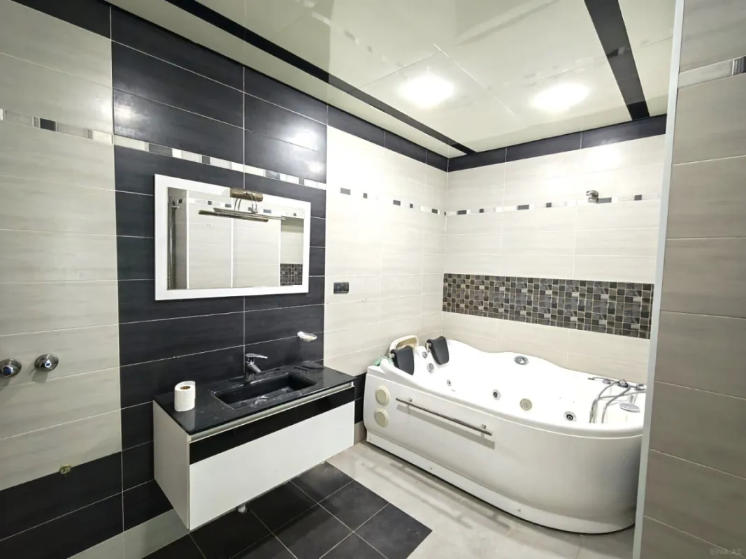 Satılır 3 otaqlı mənzil 180 m²