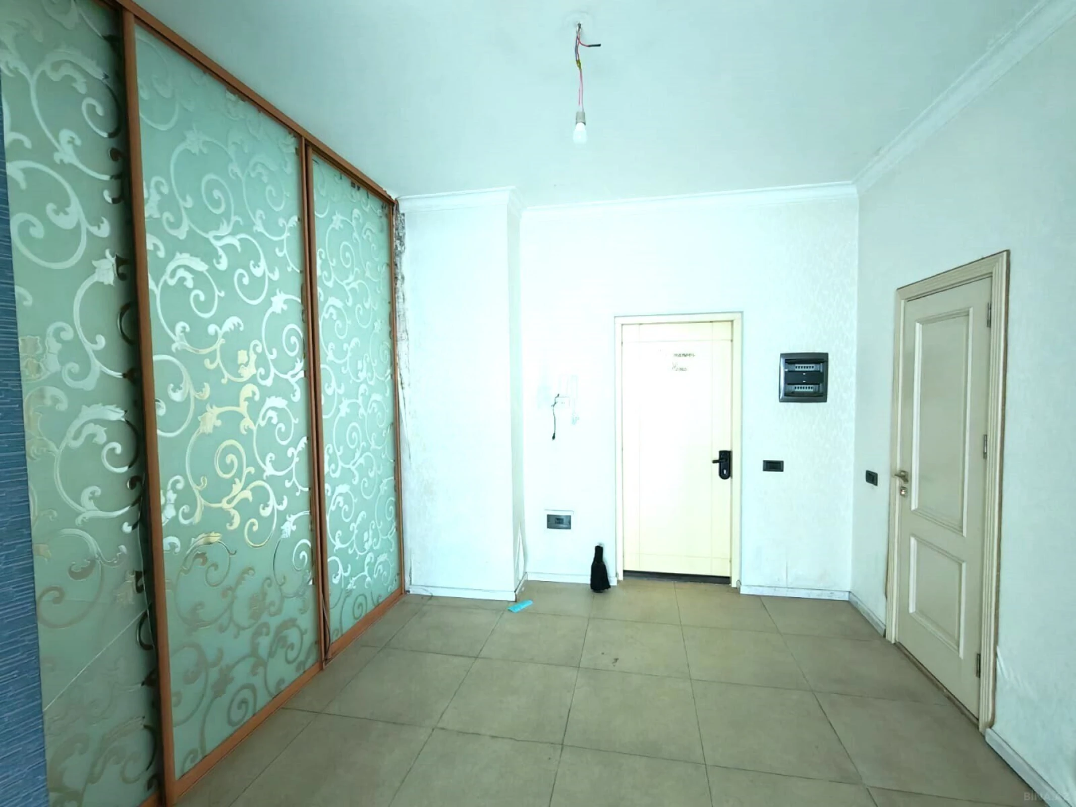 Satılır 3 otaqlı mənzil 180 m²