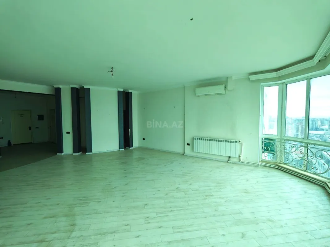 Satılır 3 otaqlı mənzil 180 m²