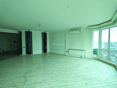 Satılır 3 otaqlı mənzil 180 m²
