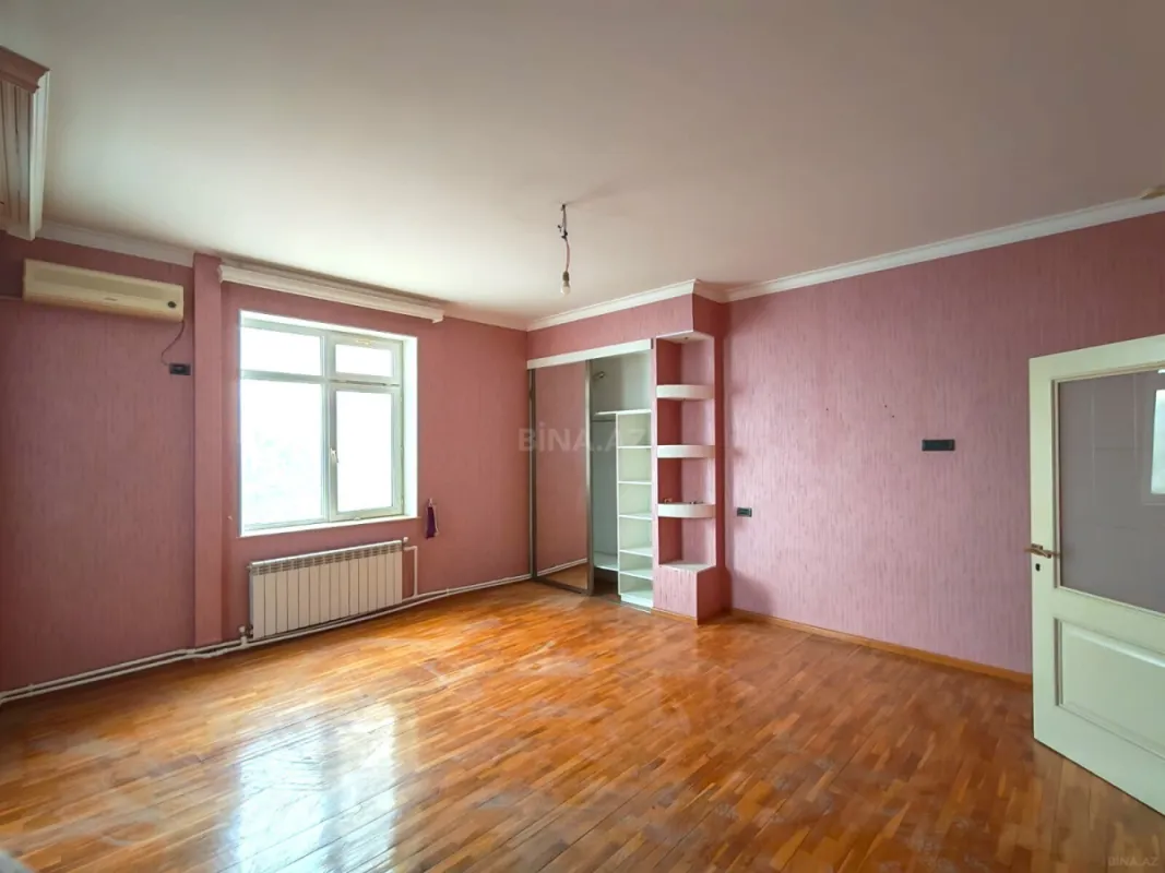 Satılır 3 otaqlı mənzil 180 m²