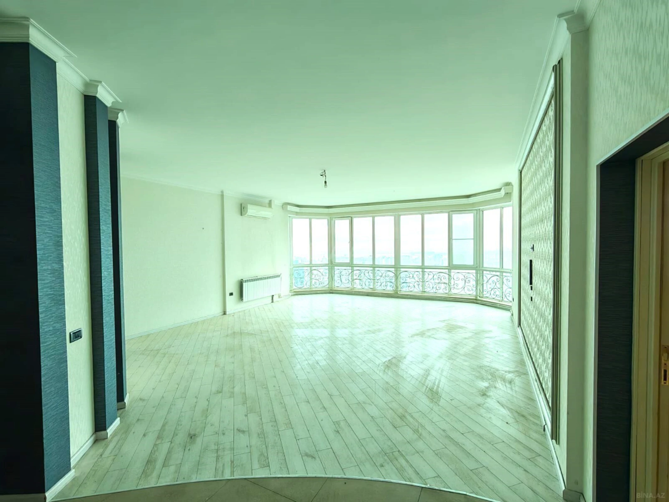 Satılır 3 otaqlı mənzil 180 m²