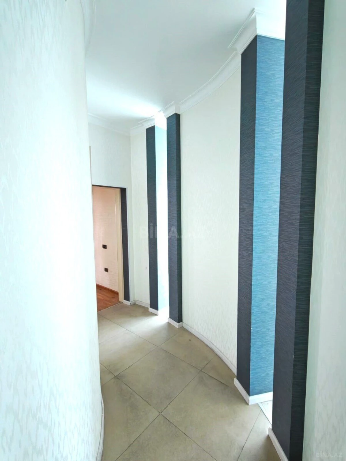 Satılır 3 otaqlı mənzil 180 m²