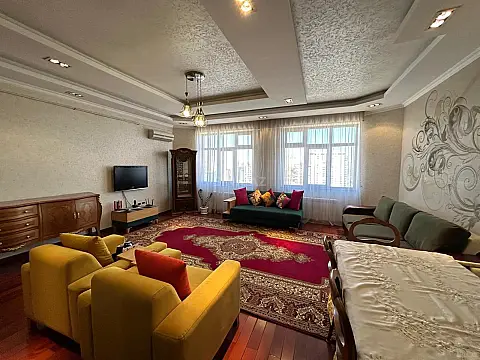 Satılır 2 otaqlı mənzil 81 m²