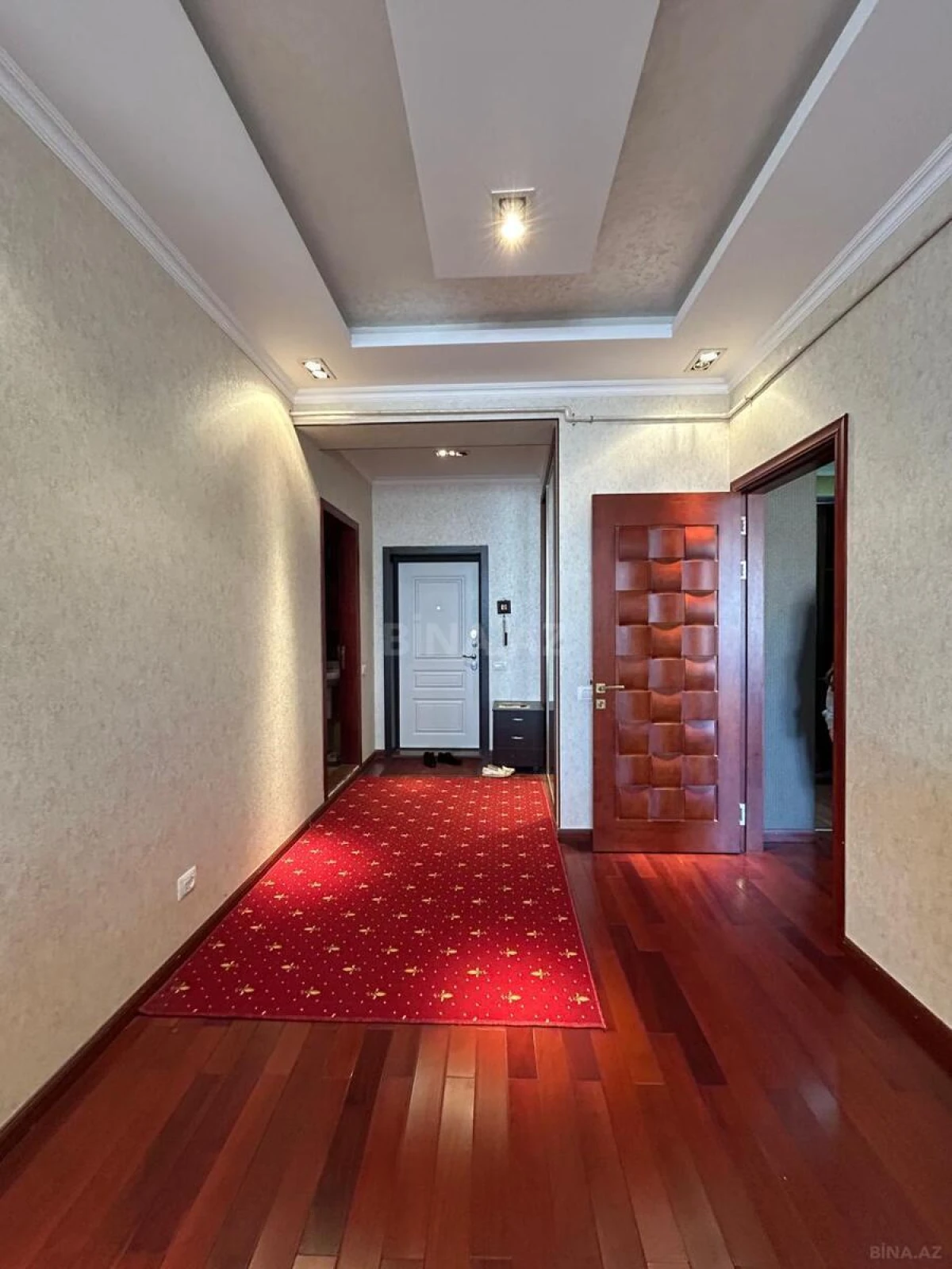 Satılır 2 otaqlı mənzil 81 m²