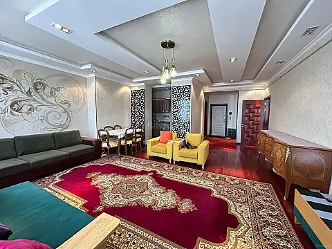 Satılır 2 otaqlı mənzil 81 m²