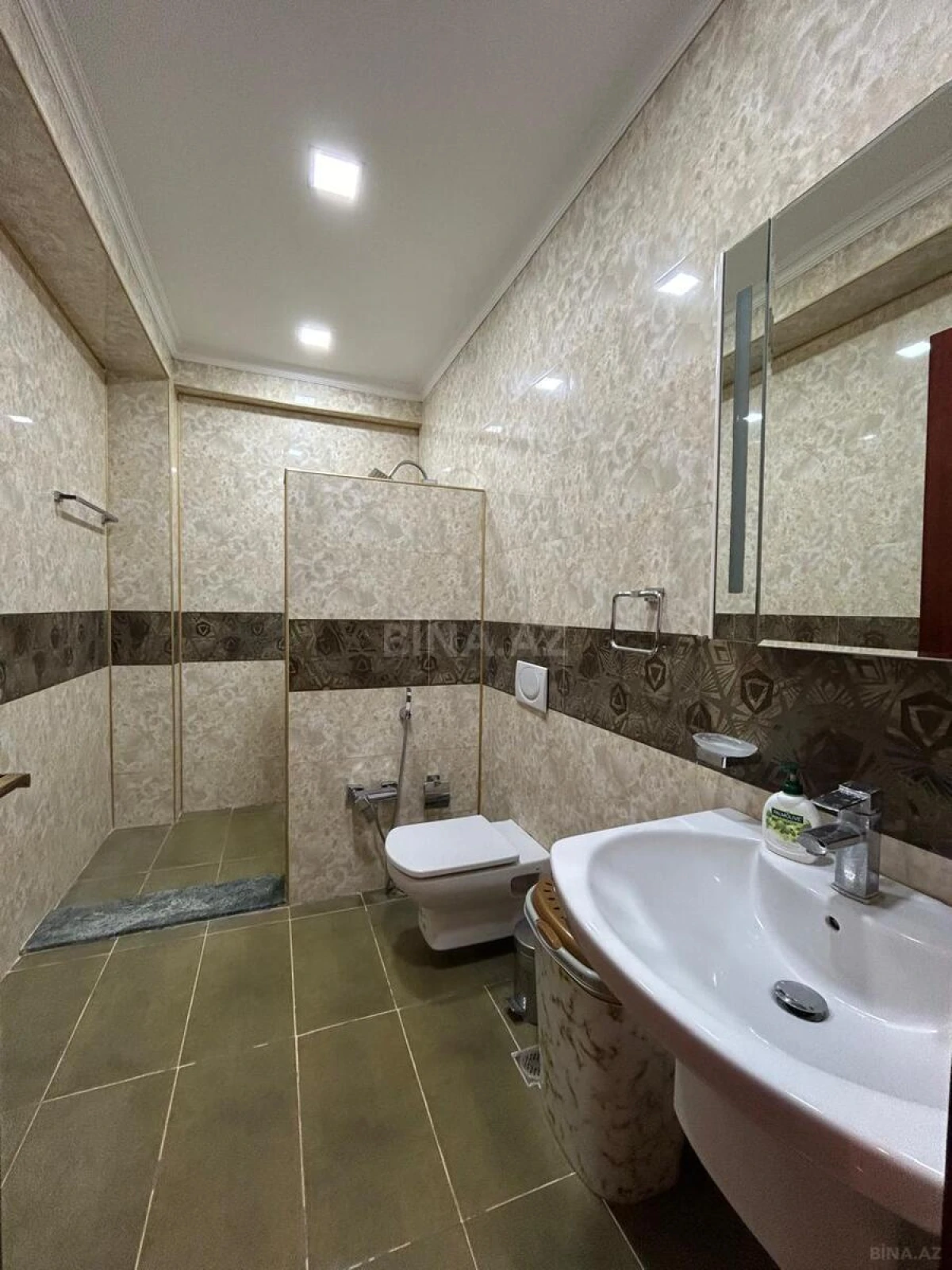 Satılır 2 otaqlı mənzil 81 m²