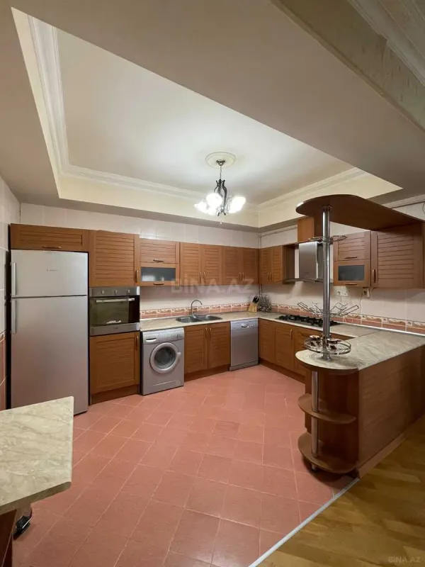 Satılır 3 otaqlı mənzil 130 m²