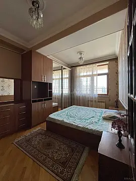 Satılır 3 otaqlı mənzil 130 m²