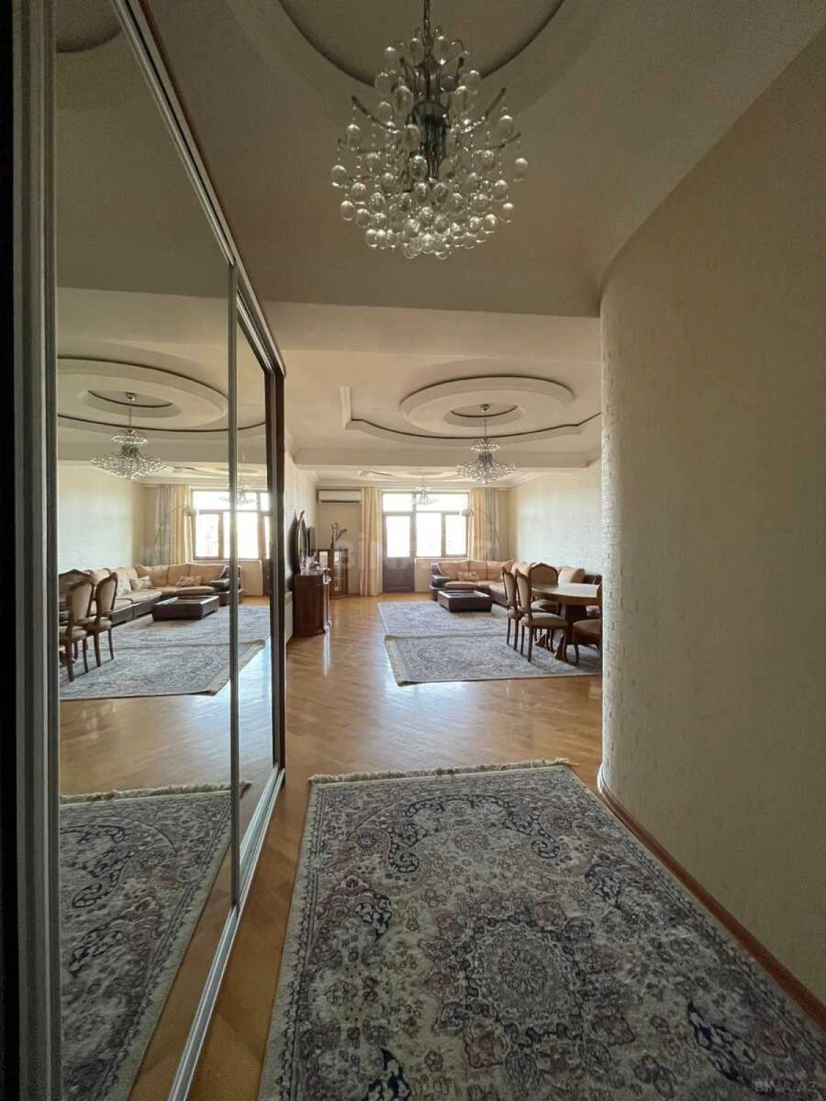 Satılır 3 otaqlı mənzil 130 m²