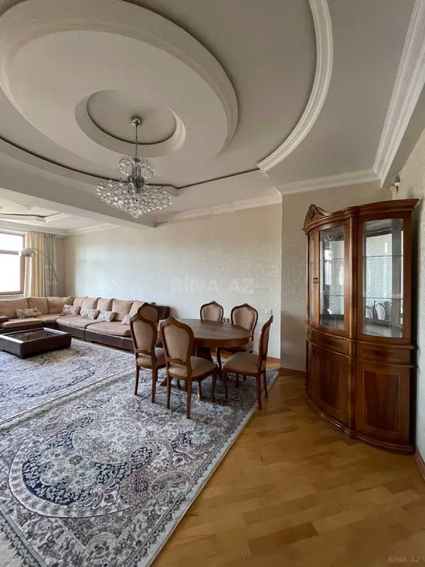 Satılır 3 otaqlı mənzil 130 m²