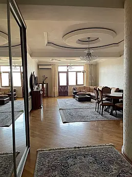 Satılır 3 otaqlı mənzil 130 m²