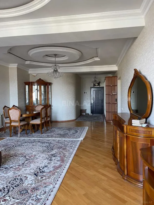 Satılır 3 otaqlı mənzil 130 m²