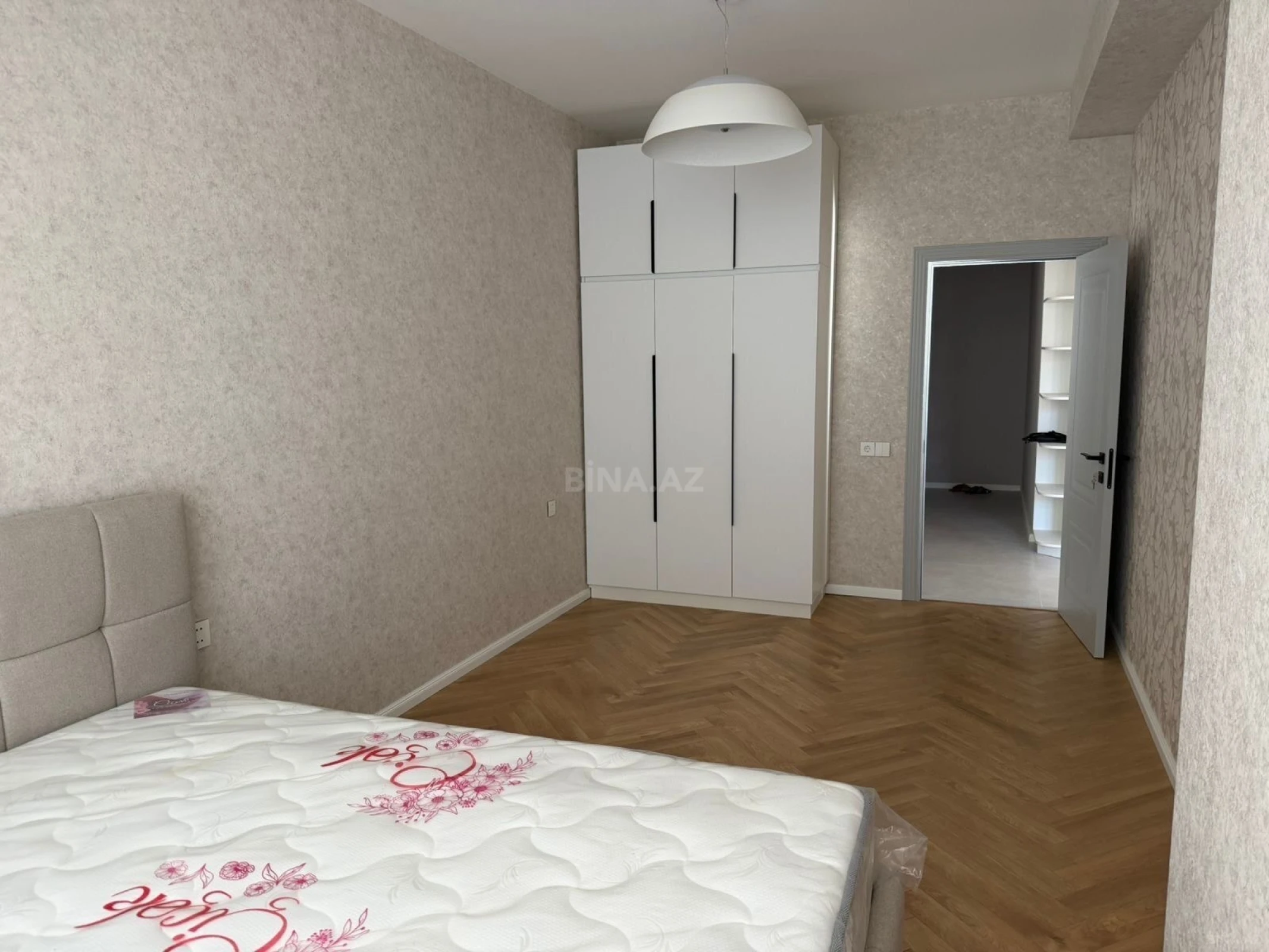 Satılır 2 otaqlı mənzil 86 m²