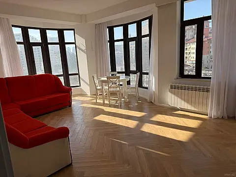 Satılır 2 otaqlı mənzil 86 m²