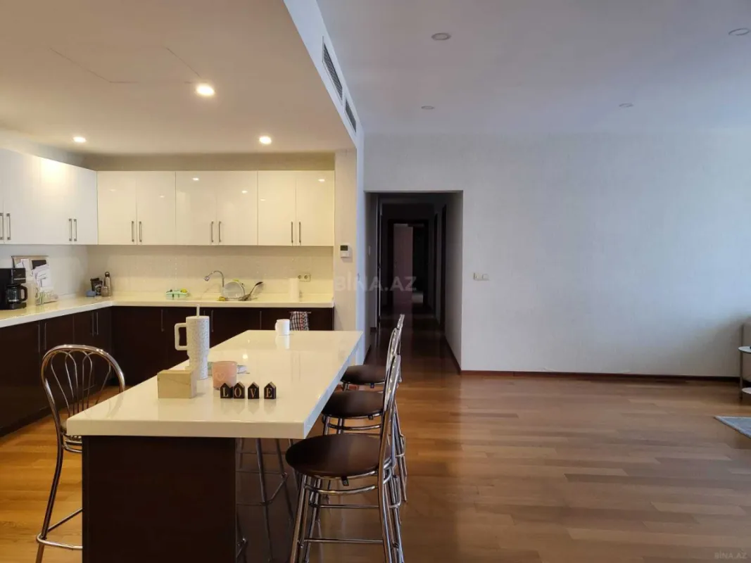 Kirayə verilir 4 otaqlı mənzil 212 m²