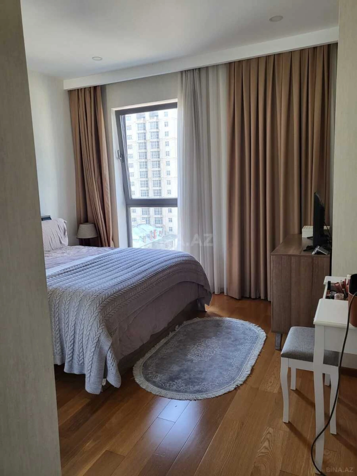 Kirayə verilir 4 otaqlı mənzil 212 m²
