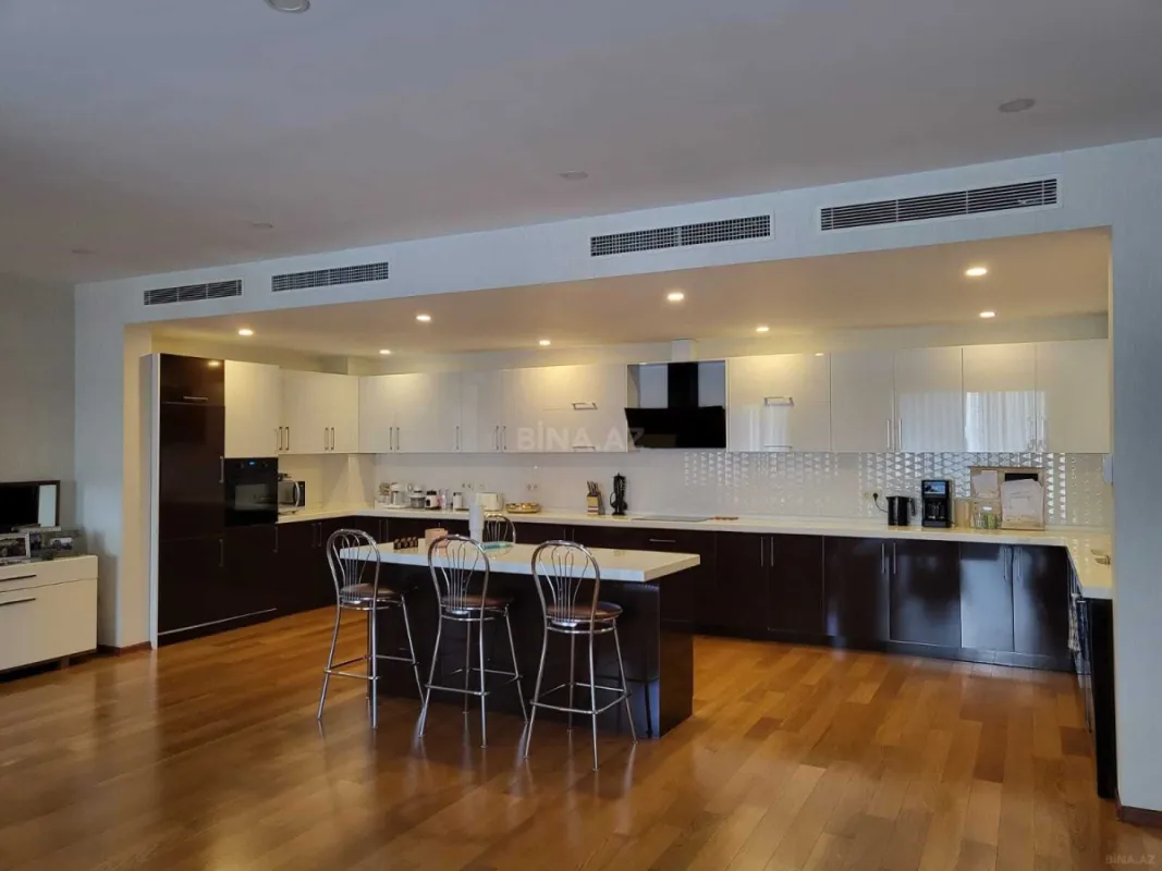 Kirayə verilir 4 otaqlı mənzil 212 m²