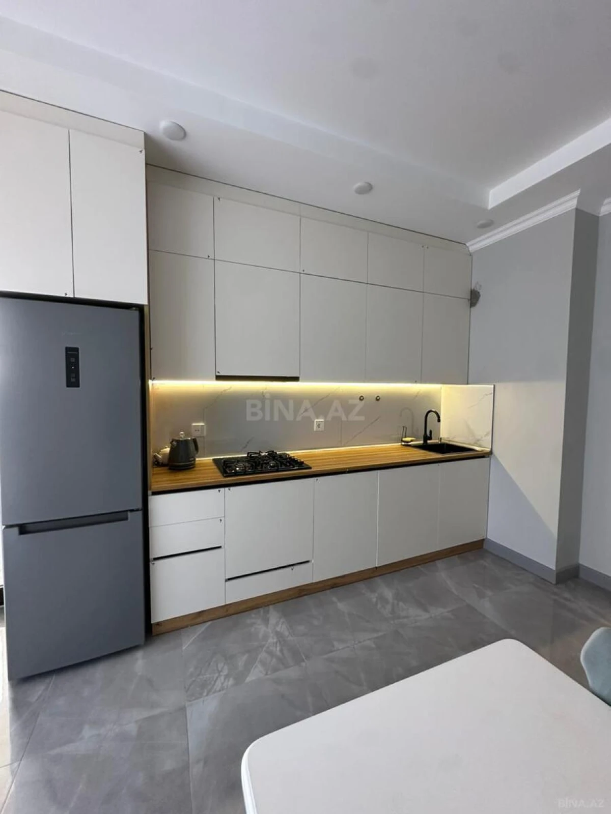 Kirayə verilir 2 otaqlı mənzil 85 m²