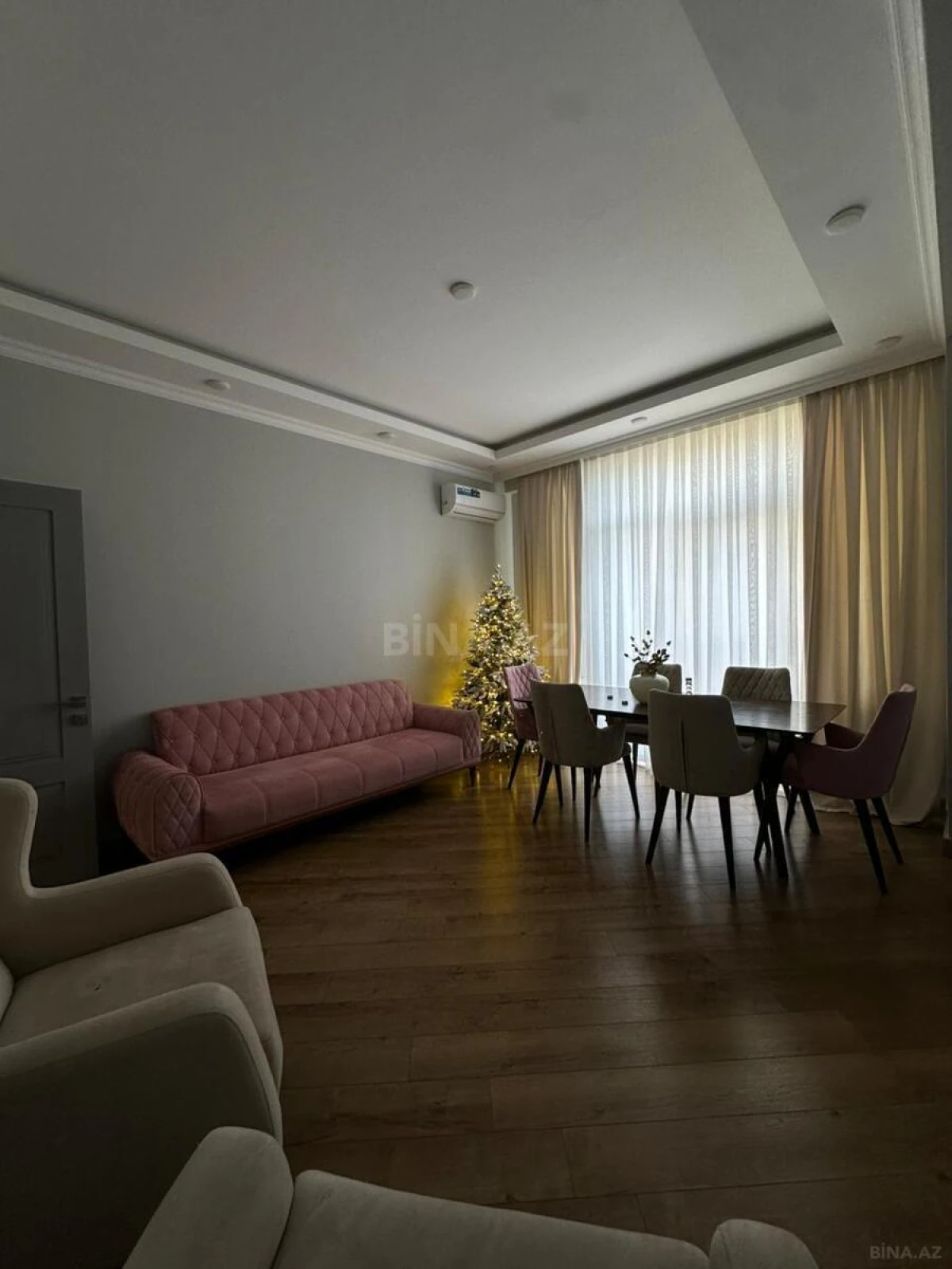 Kirayə verilir 2 otaqlı mənzil 85 m²