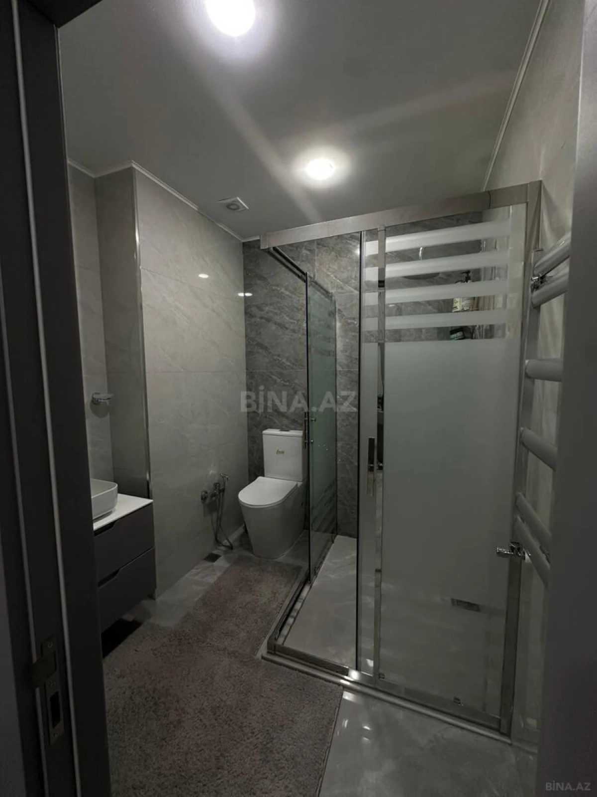 Kirayə verilir 2 otaqlı mənzil 85 m²