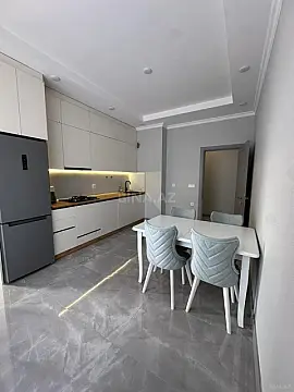 Kirayə verilir 2 otaqlı mənzil 85 m²