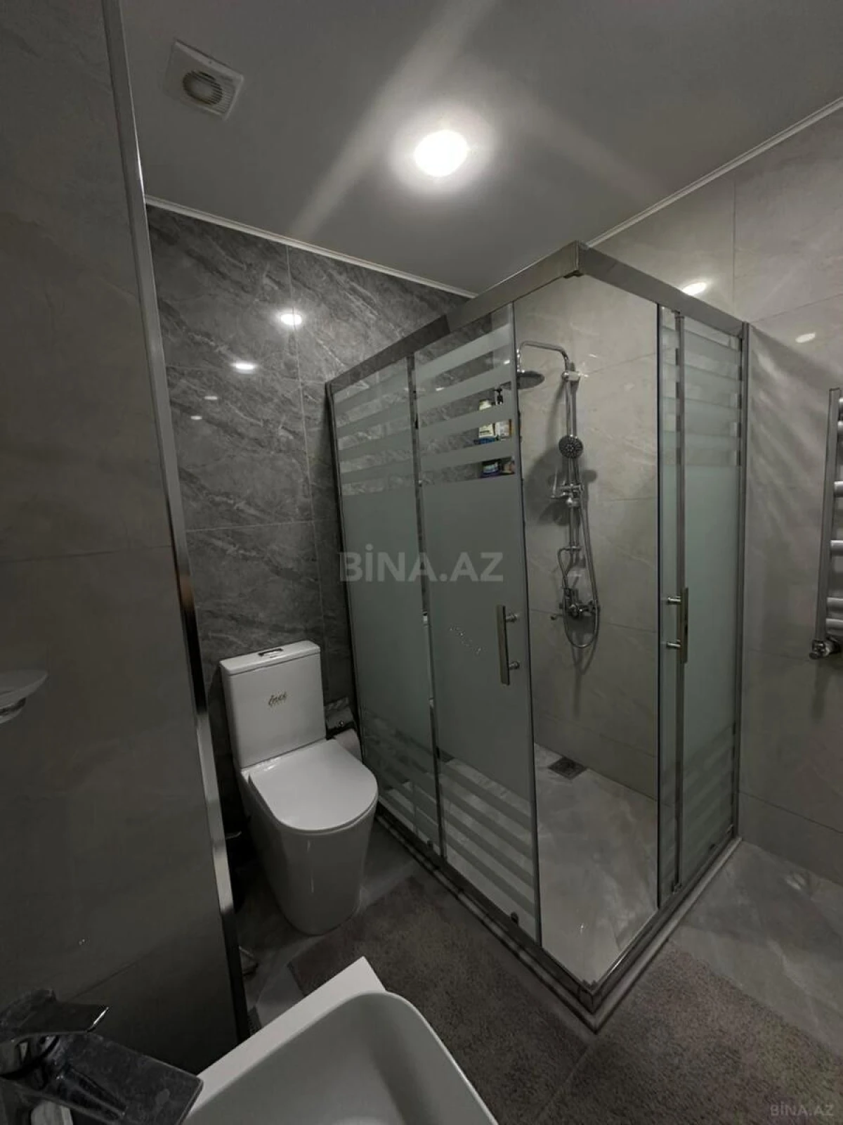 Kirayə verilir 2 otaqlı mənzil 85 m²