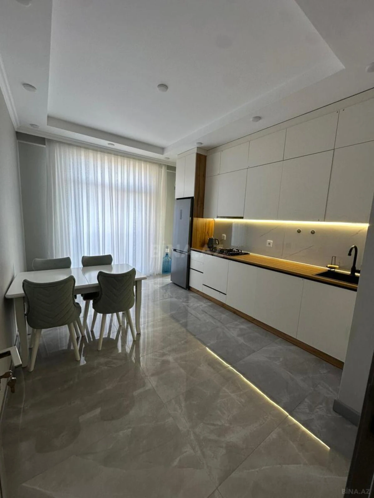 Kirayə verilir 2 otaqlı mənzil 85 m²