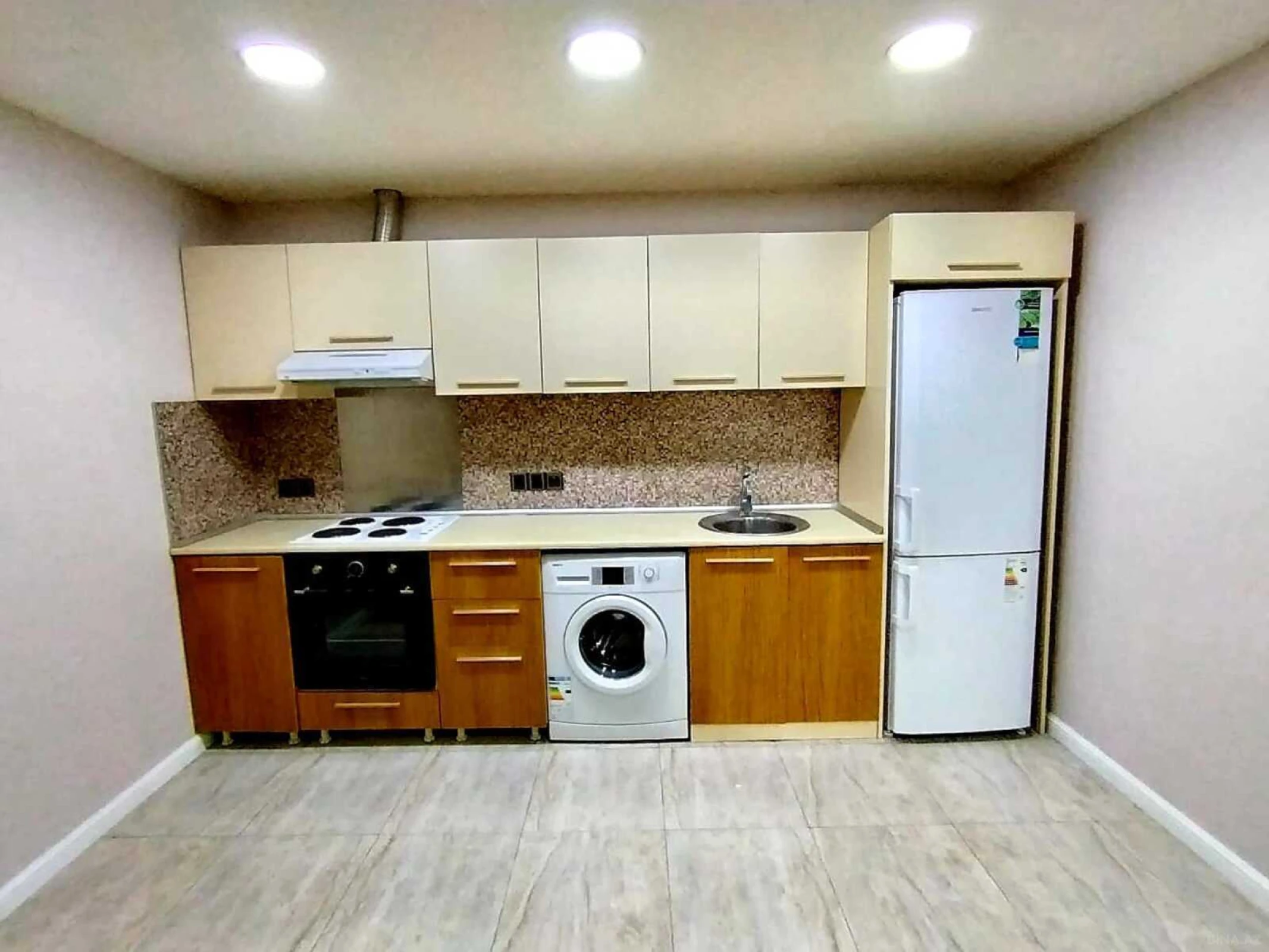 Satılır 2 otaqlı mənzil 85 m²