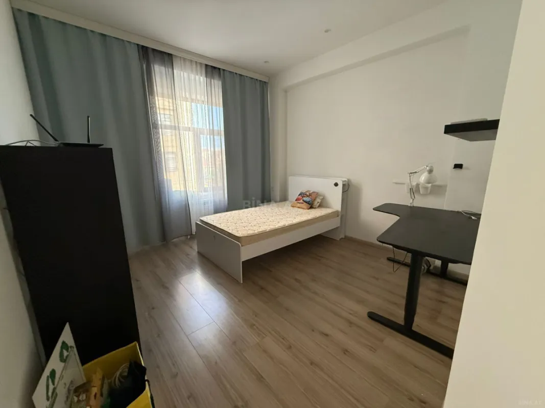 Kirayə verilir 4 otaqlı mənzil 170 m²